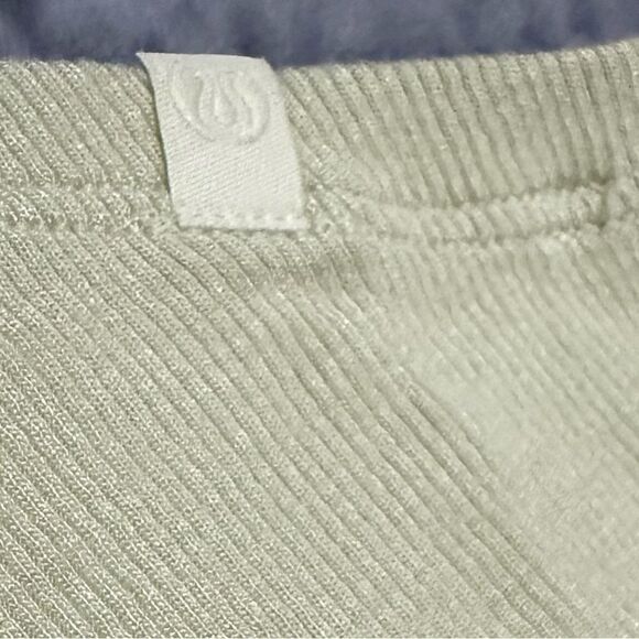 Lululemon Pistachio Green Ribbed Sleeveless Tank Top Stretchy Size M - Picture 8 of 17